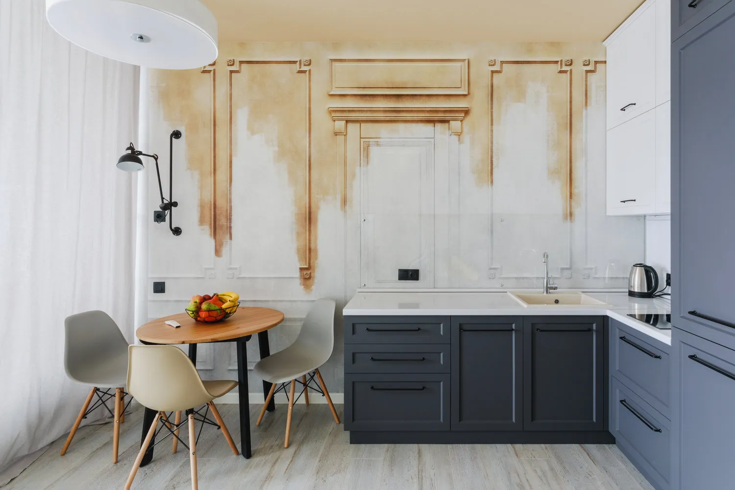 Foto: Küche und Essbereich im Stil Eklectik, Kleine Wohnung, kleine Schlafzimmer – Foto auf unserer Website