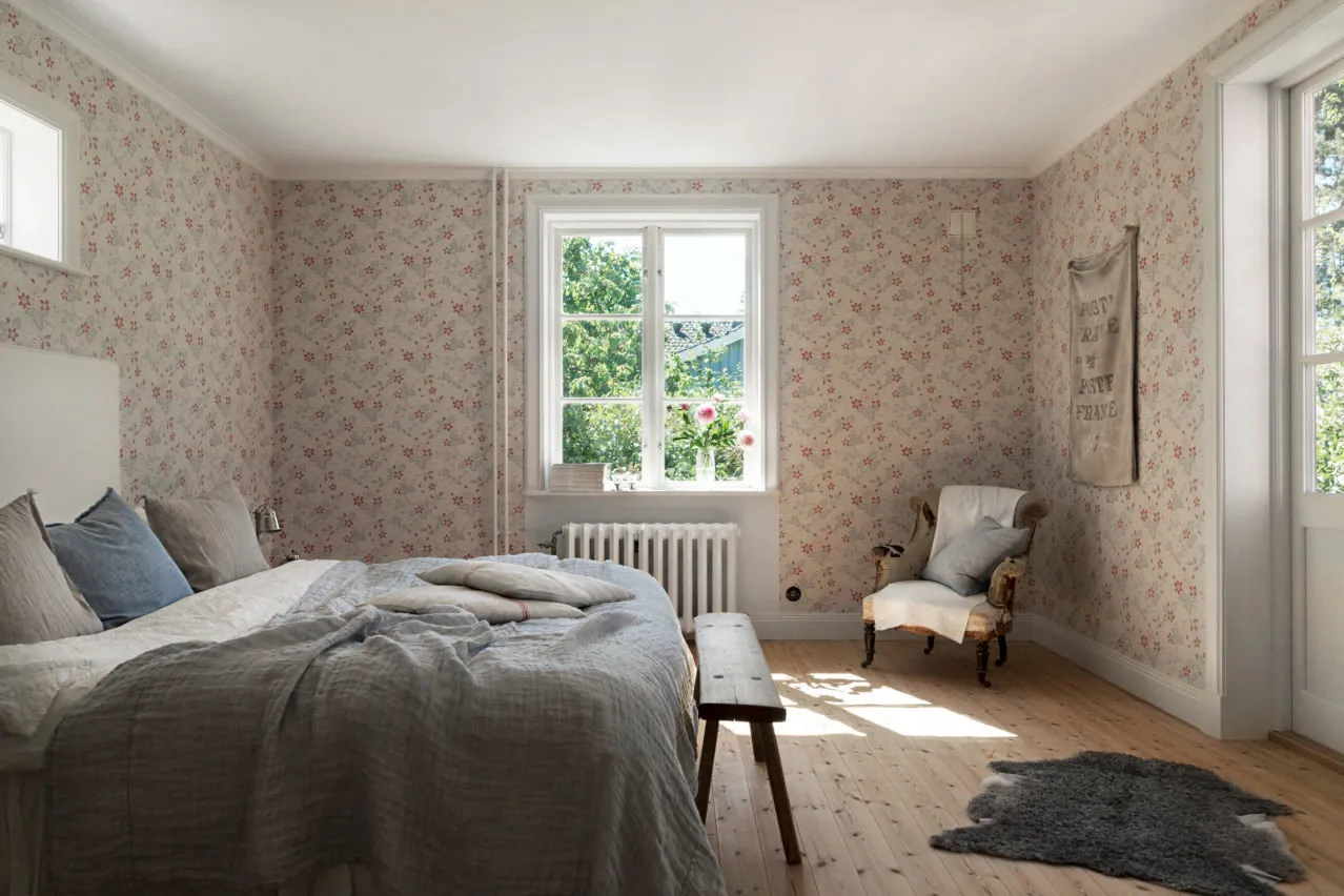 Photo: Bedroom in Provence and Cottage style, Scandinavian, Decoration and DIY, House, Sweden, Home decor, White, Stockholm, Grey, Cozy minimalism – photo on our website