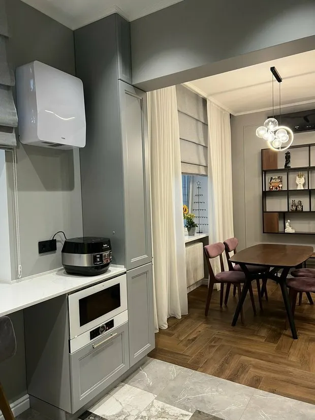 Foto: Cocina y comedor en estilo Moderno, Escandinavo, Apartamento, Proyecto de la Semana, Moscú, Edificio Panelado, 3 habitaciones, 60-90 metros cuadrados, Loft&Home – foto en nuestro sitio web