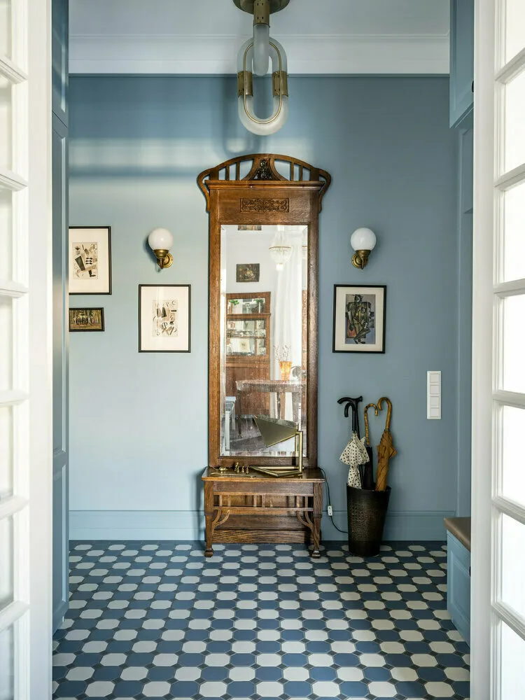 Foto: estilo, Entrada, Interiores de habitaciones, Consejos, Armario en el corredor, Sistemas de almacenamiento para el corredor, Diseño de entrada pequeña, Ideas para decorar la entrada, Diseño de corredor estrecho, Decoración de corredor estrecho, Altura del armario en el corredor, Cómo decorar la entrada, Entrada cómoda, Diseño de entrada pequeña, Ideas para entrada pequeña, Cómo decorar un corredor pequeño, Preguntas al diseñador antes de la renovación, Entrada en edificio de panel, Interiores de entrada - fotos en nuestro sitio web