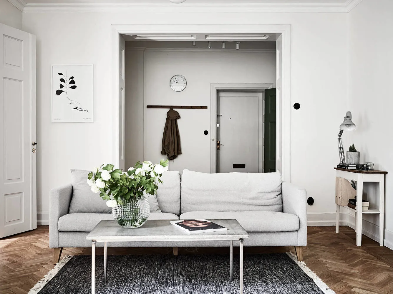 照片:北欧风格客厅,公寓,技巧 – 我们网站上的照片