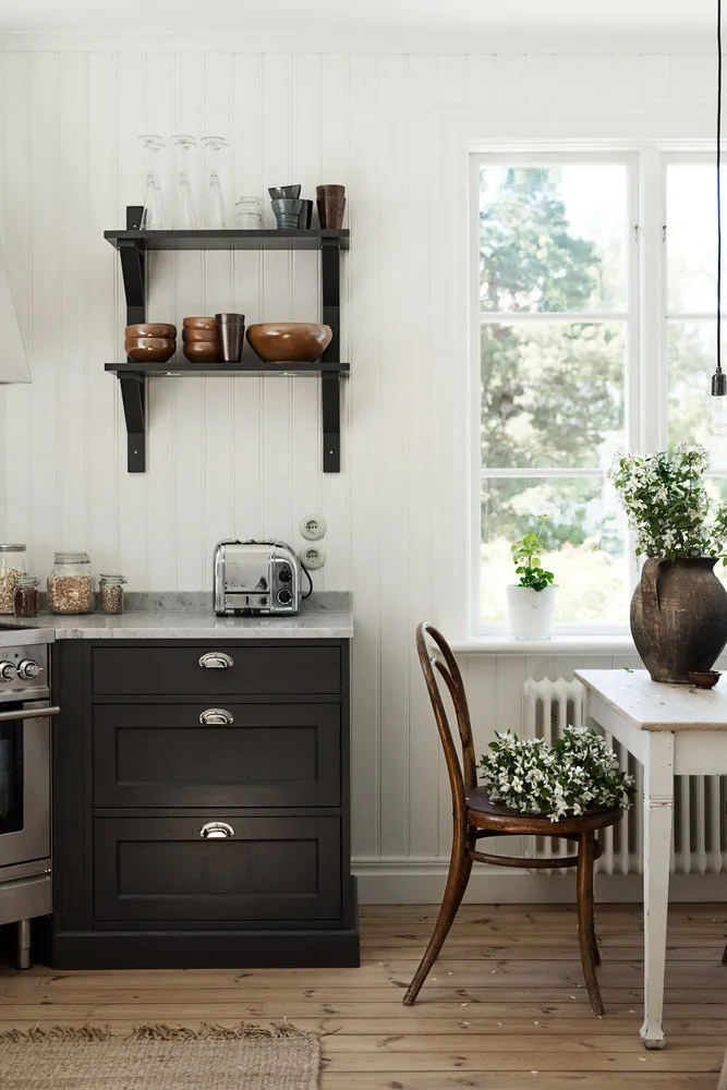 Photo: Kitchen and dining room in Provence and Cottage style, Scandinavian, Decoration and DIY, House, Sweden, Home decor, White, Stockholm, Grey, Cozy minimalism – photo on our website