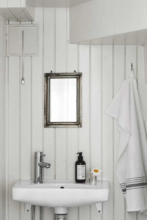 Photo: Bathroom in Provence and Cottage style, Scandinavian, Decoration and DIY, House, Sweden, Home decor, White, Stockholm, Grey, Cozy minimalism – photo on our website