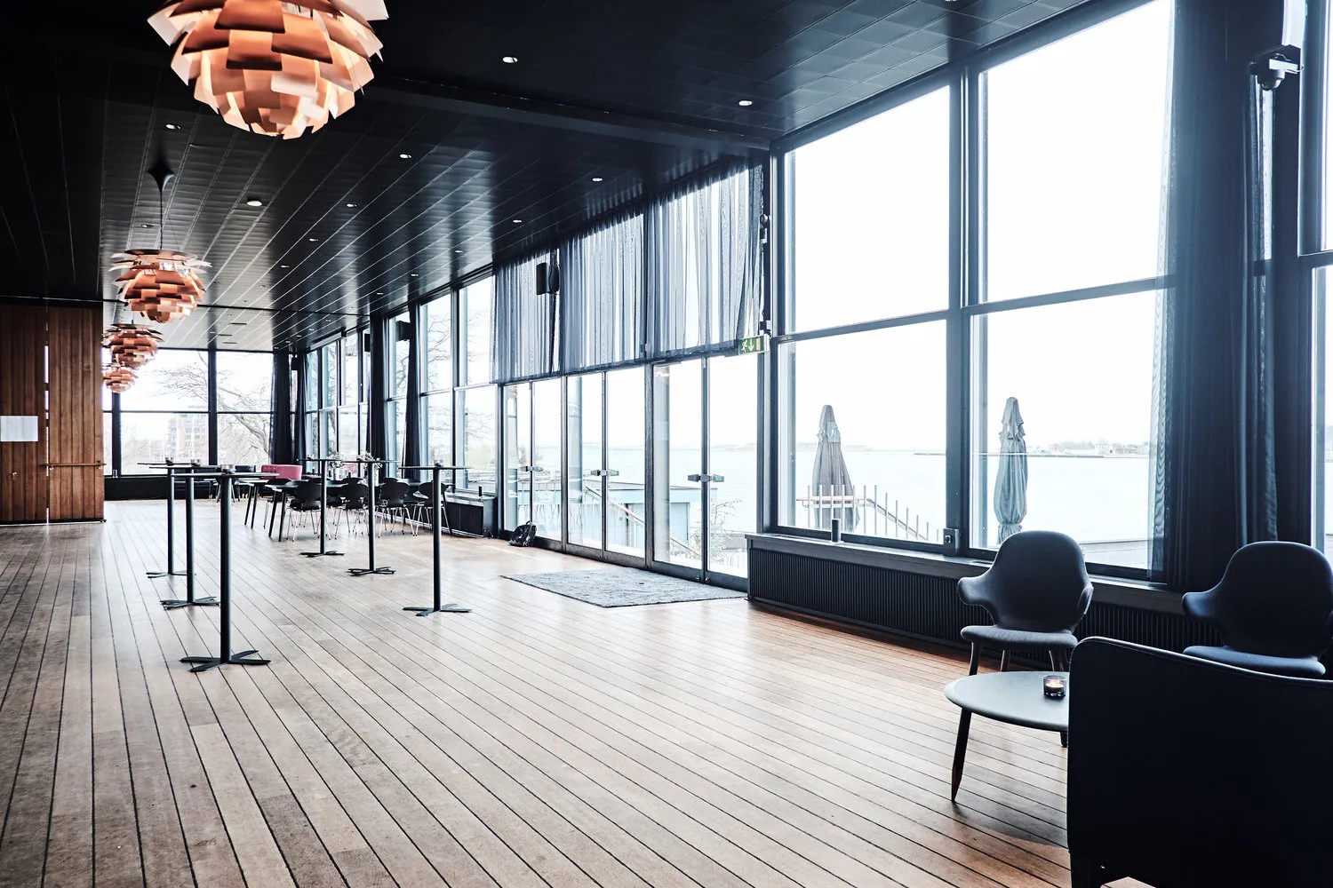 最早的‘艺术花’灯具装饰了哥本哈根著名Langelinie Pavilion餐厅的内部，至今仍在照明