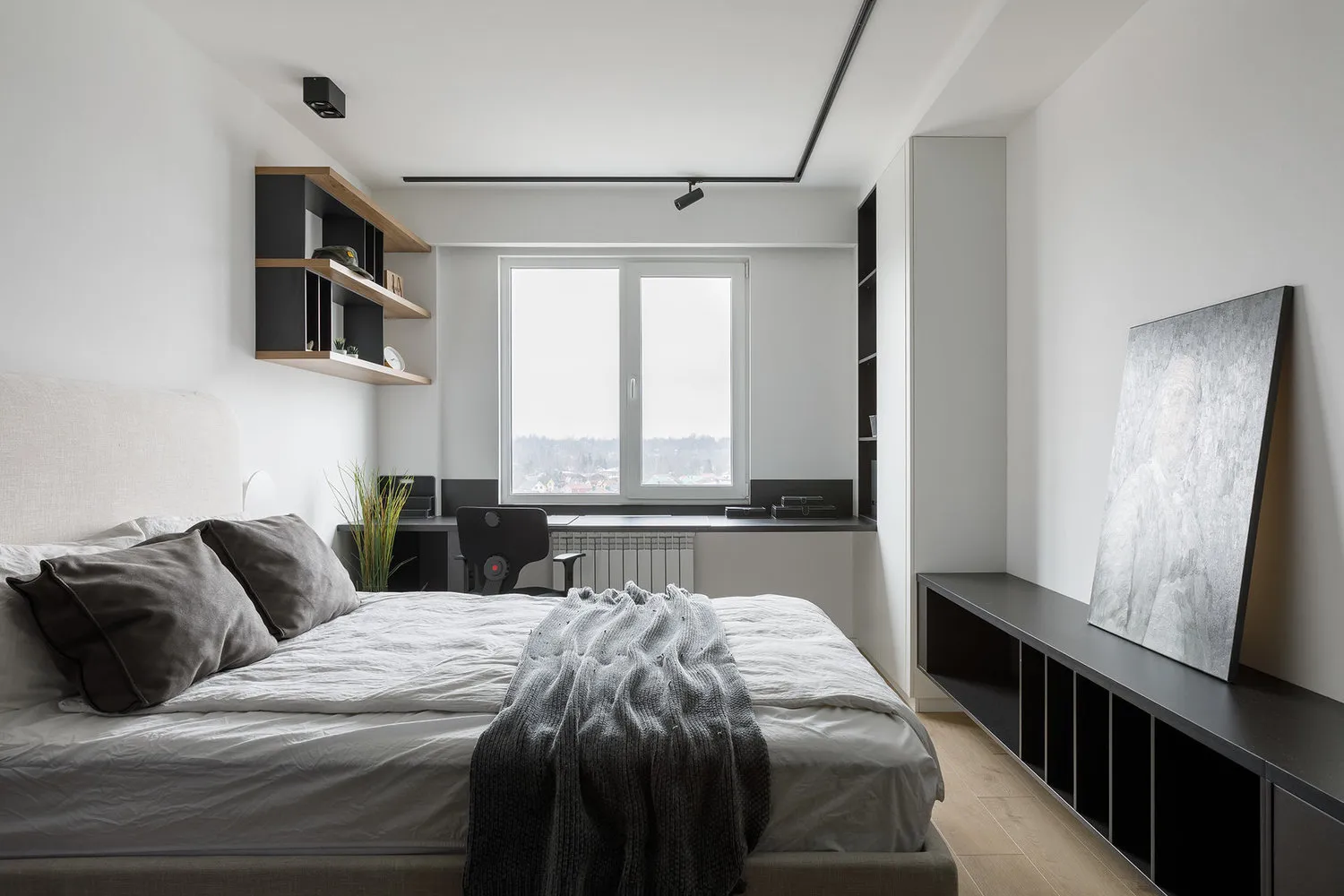 Фотография: в стиле , Спальня, Советы, как оформить рабочее место в спальне – фото на нашем сайте