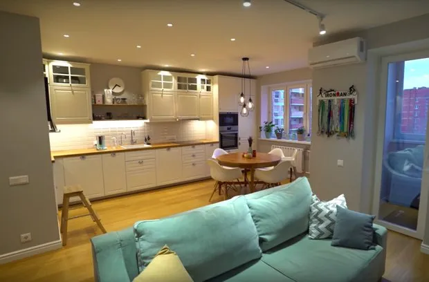 照片：北欧风格，厨房与餐厅，儿童房，卧室，衣柜，实景翻新，3个房间 – 我们网站上的照片