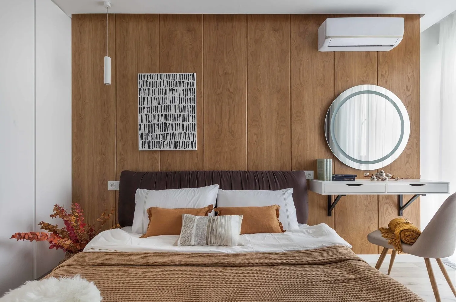 Фотография: в стиле , Спальня, Советы, как оформить рабочее место в спальне – фото на нашем сайте