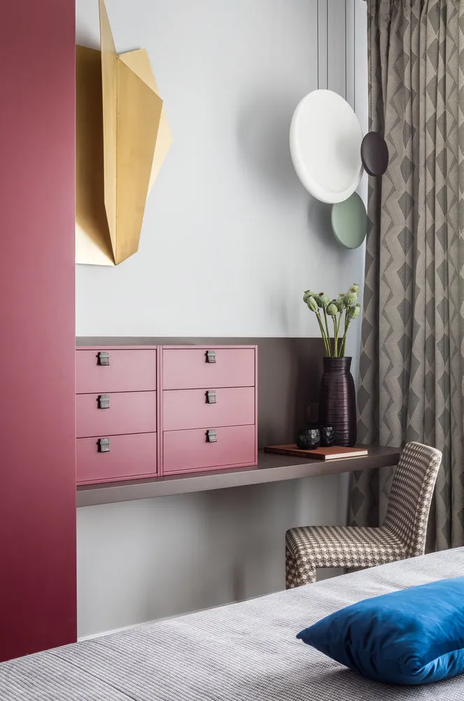 Фотография: в стиле , Спальня, Советы, как оформить рабочее место в спальне – фото на нашем сайте