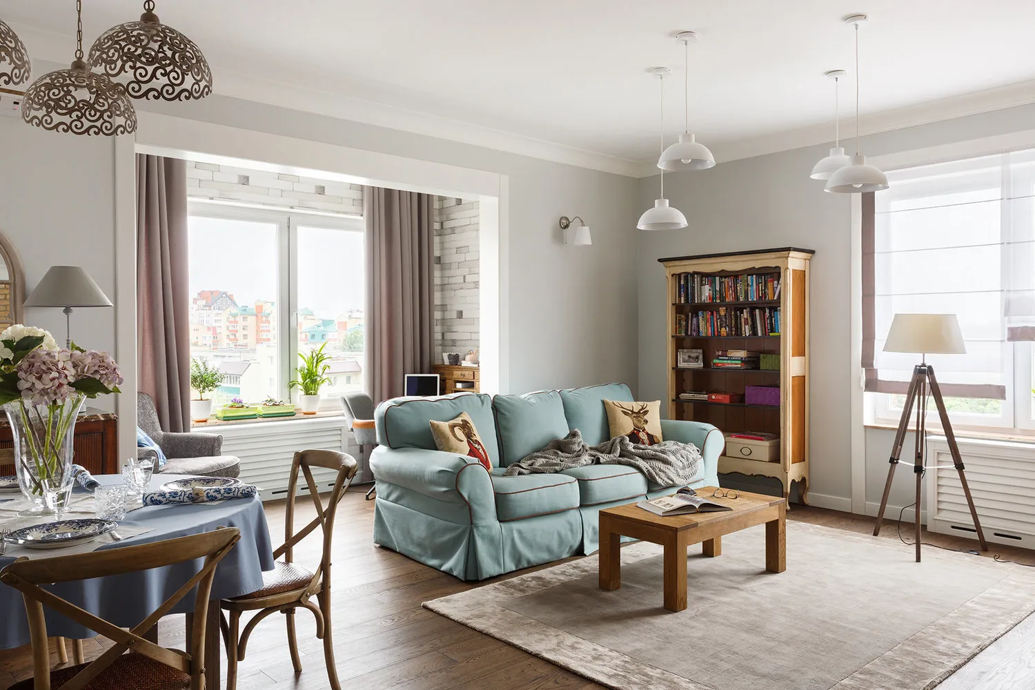 照片：普罗旺斯和乡村风格客厅，厨房和餐厅，技巧——我们网站上的照片