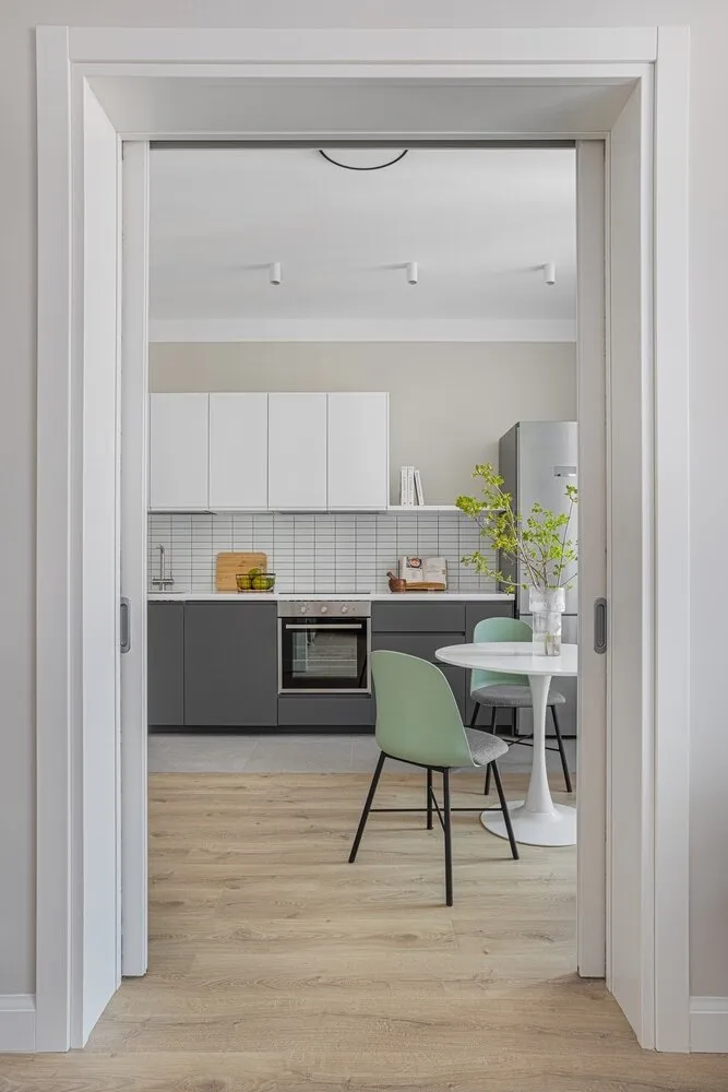 Foto: Cocina y comedor en estilo moderno, Escandinavo, Apartamento, Proyecto de la semana, Moscú, 2 habitaciones, 60-90 metros, María Pashkevich – foto en nuestro sitio web