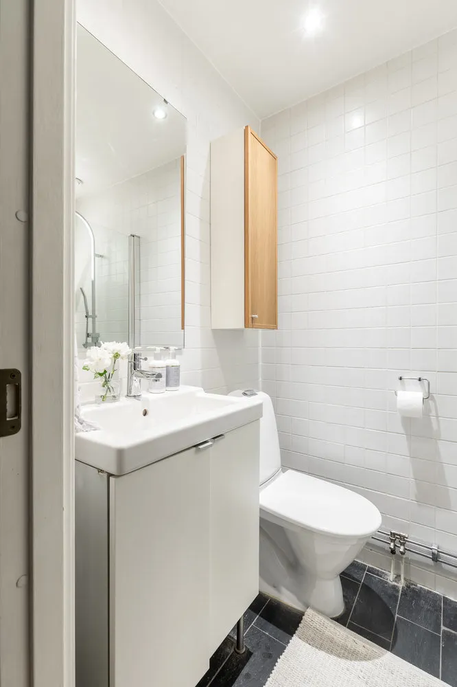 Photo: Bathroom in Modern, Scandinavian, Interior decor, Apartment, Sweden, White, Grey, 2 rooms, 60-90 sqm – photo on our website