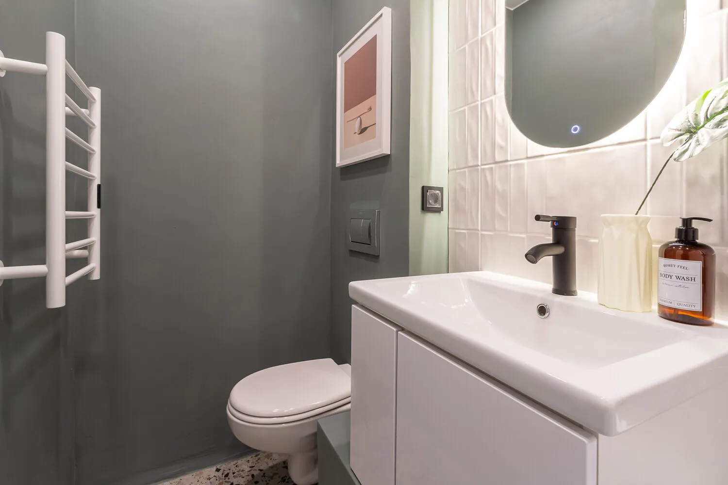 Foto: Baño en estilo Minimalismo, Moderno, Vivienda pequeña, Apartamento, San Petersburgo, 1 habitación, menos de 40 metros, Olga Kaposova – fotos en nuestro sitio web