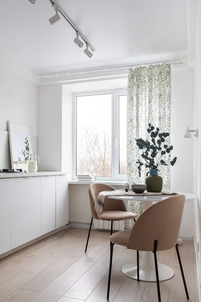 Foto: Cocina y comedor en estilo Minimalismo, Moderno, Vivienda pequeña, Apartamento, San Petersburgo, 1 habitación, menos de 40 metros, Olga Kaposova – fotos en nuestro sitio web