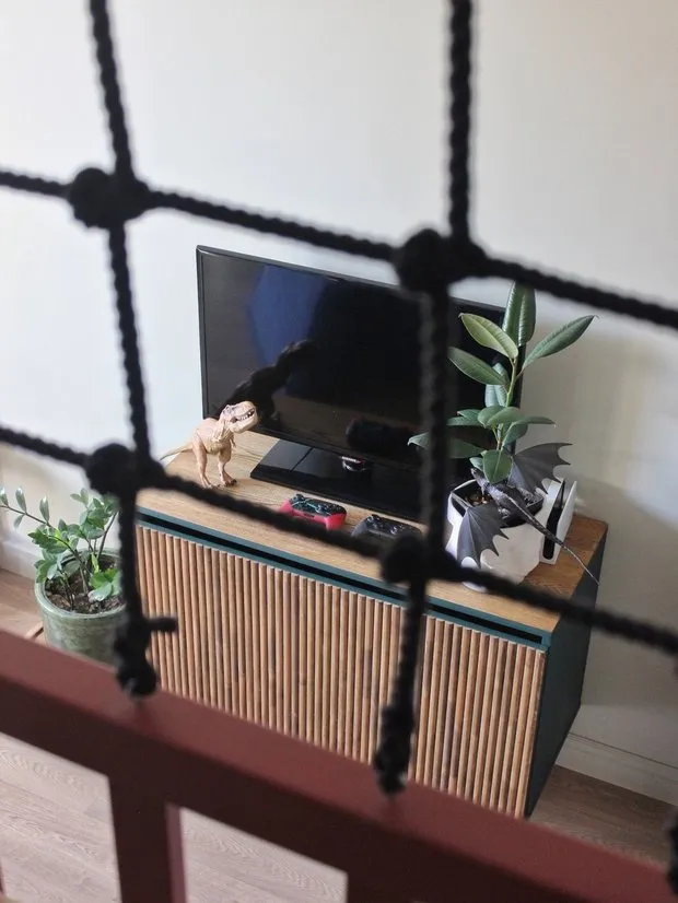 En la habitación del hijo se colocó una lavadora soviética después de la rediseño.