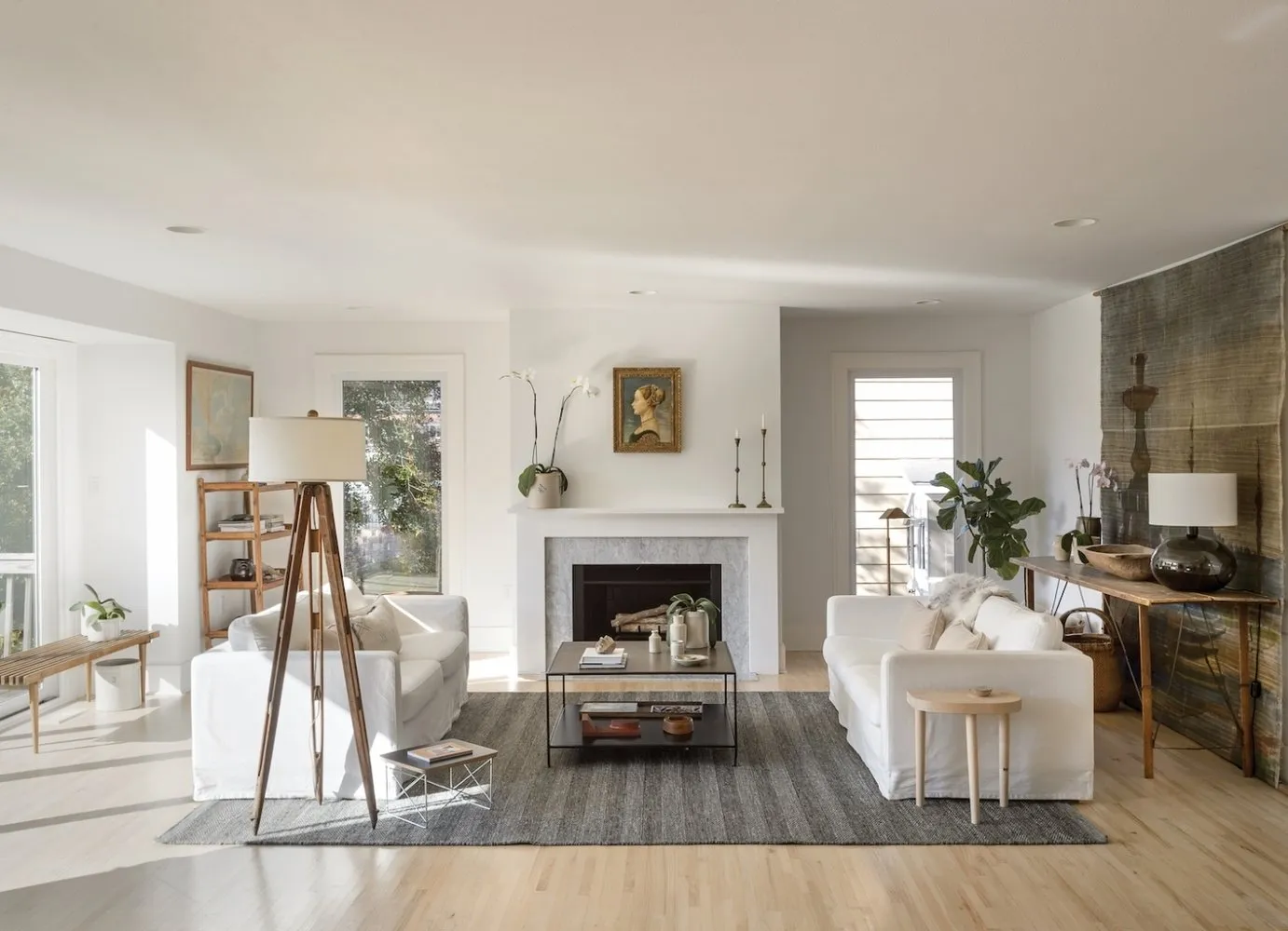 照片：北欧风格客厅，室内装饰，前后对比 – 网站上的照片