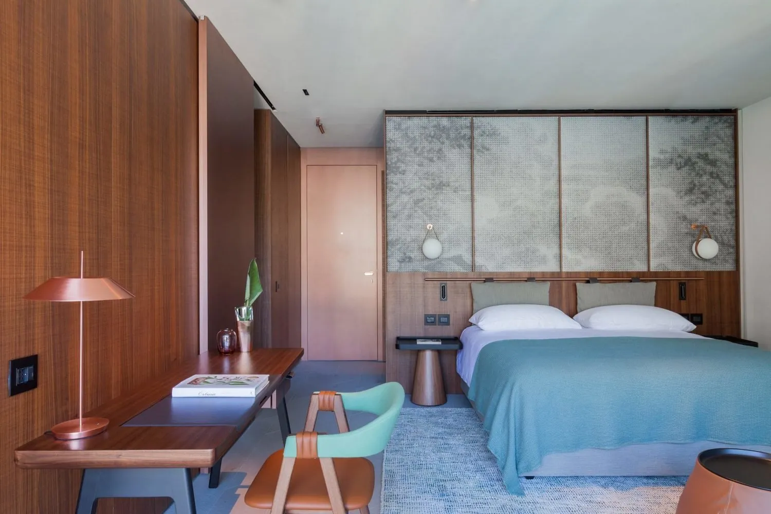 照片：现代卧室风格，室内装饰技巧，酒店 – 我们网站上的照片