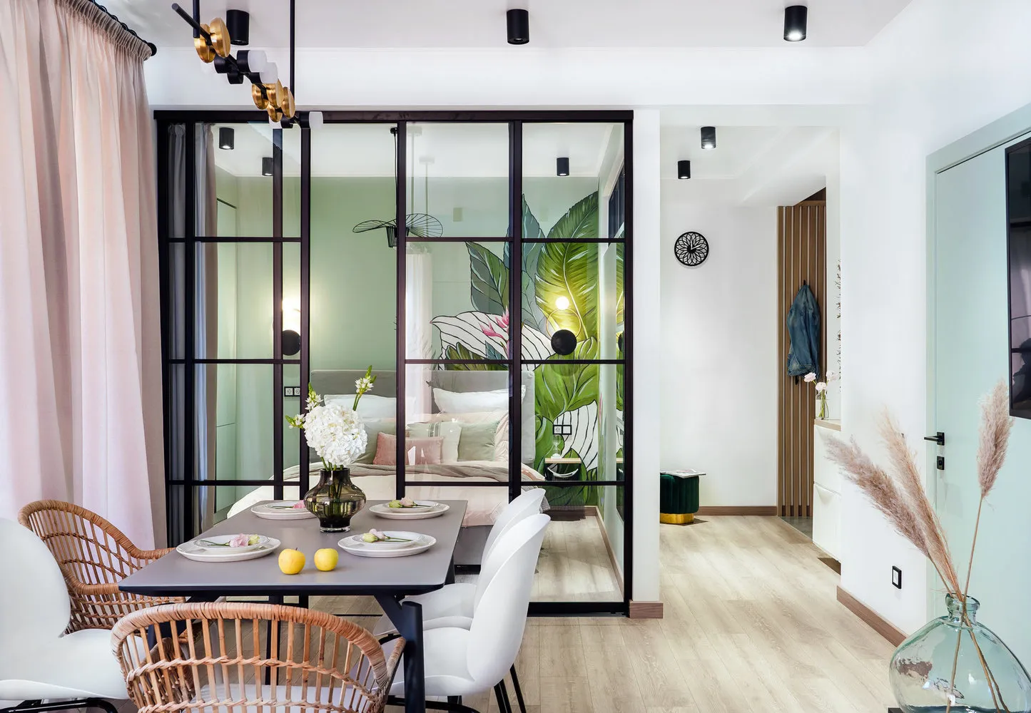 照片:现代厨房与餐厅,公寓,指南 – 网站上的照片