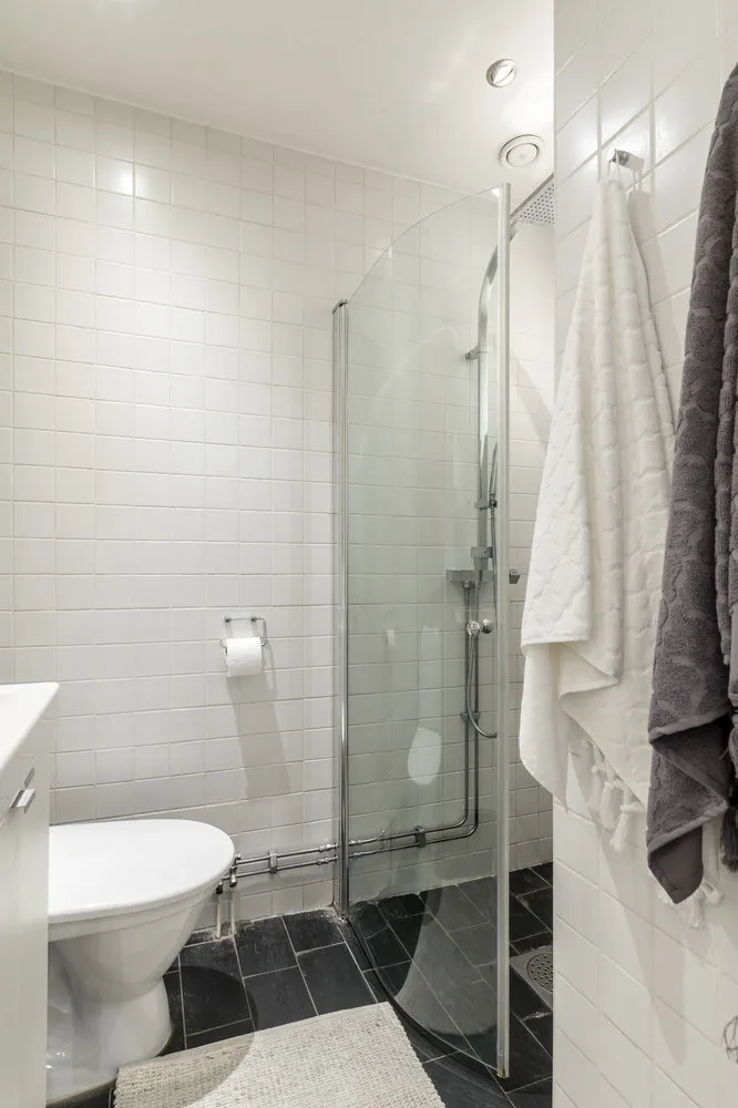 Photo: Bathroom in Modern, Scandinavian, Interior decor, Apartment, Sweden, White, Grey, 2 rooms, 60-90 sqm – photo on our website