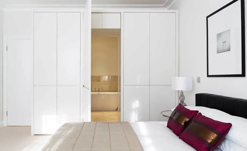 Фотография: Спальня в стиле Минимализм, Декор интерьера – фото на нашем сайте