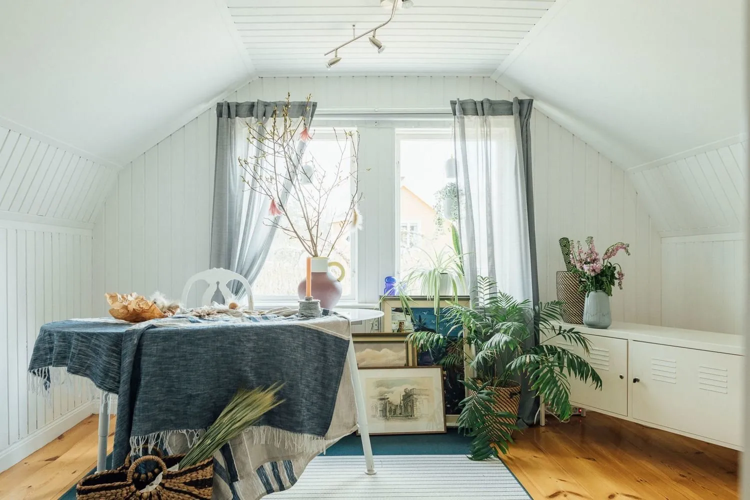 照片：厨房与餐厅风格，普罗旺斯与乡村，经典，斯堪的纳维亚，折中主义，房屋，瑞典，白色，小屋，斯德哥尔摩，灰色，蓝色，棕色，房屋与小屋，4张或更多 – 我们网站上的照片