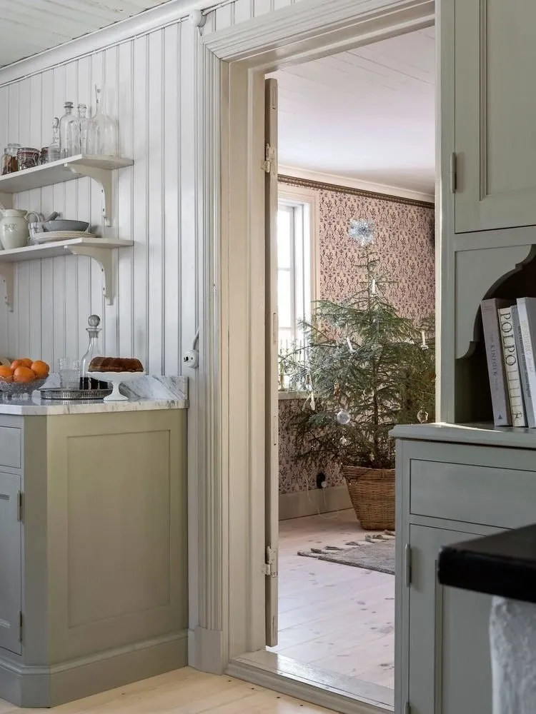 照片：普罗旺斯和乡村风格的厨房与餐厅，北欧，室内设计，房屋，白色、绿色、灰色、家居和乡村——我们网站上的照片