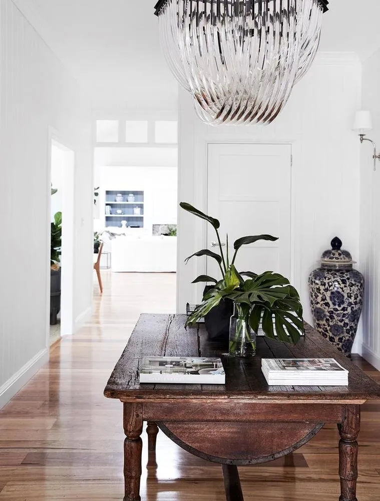 18世纪法式面包店餐桌和装饰艺术风格玻璃吊灯