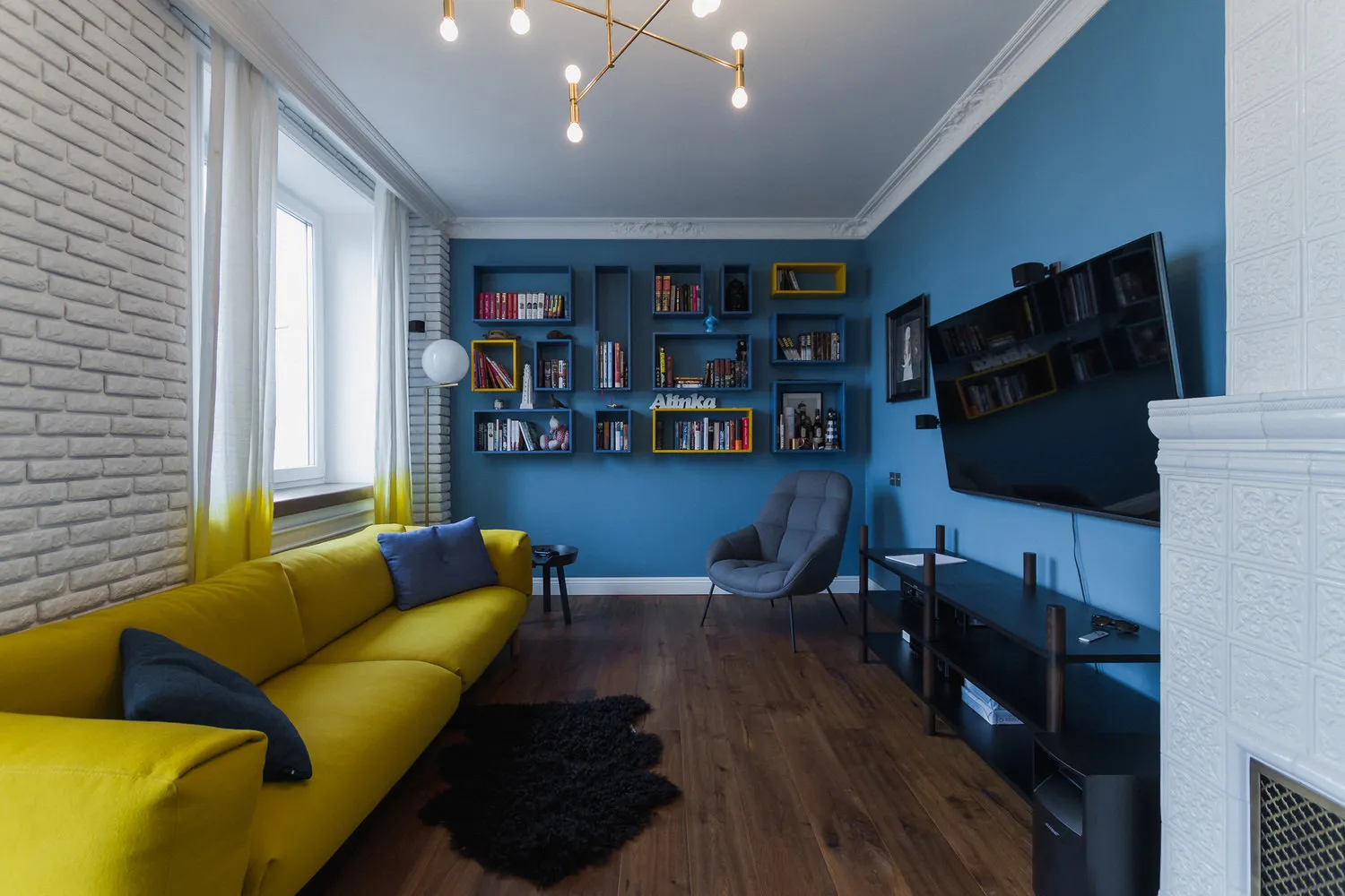 设计：尼古拉·尼古拉耶夫
