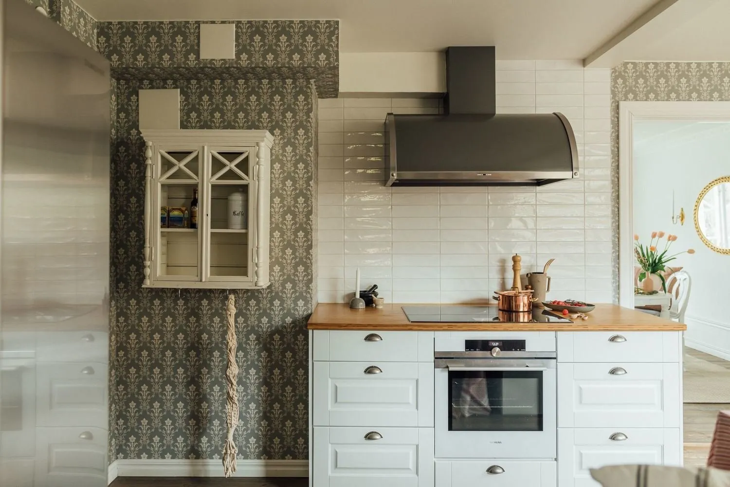 照片：厨房与餐厅风格，普罗旺斯与乡村，经典，斯堪的纳维亚，折中主义，房屋，瑞典，白色，小屋，斯德哥尔摩，灰色，蓝色，棕色，房屋与小屋，4张或更多 – 我们网站上的照片