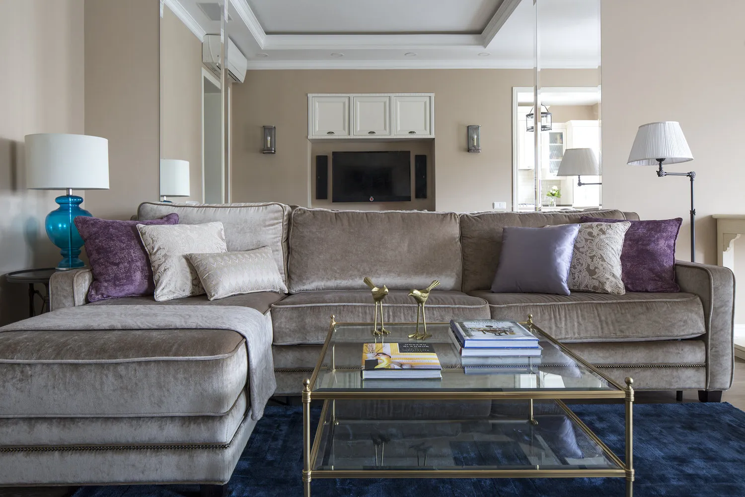 Photo: Living Room in Classical and Modern Style, Weekly Project, Moscow, House and Cottage, Stalin-era Apartment, 3 Rooms, 60-90 Square Meters, Elena Markina, Encyclopedia_Interior – photo on our website