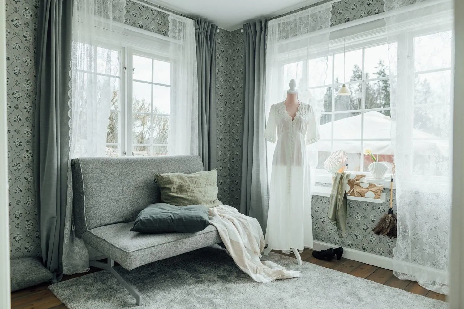 照片：卧室风格，折中主义，普罗旺斯与乡村，经典，斯堪的纳维亚，房屋，瑞典，白色，小屋，斯德哥尔摩，灰色，蓝色，棕色，房屋与小屋，4张或更多 – 我们网站上的照片