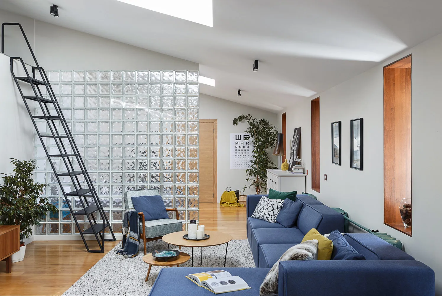 Photo: Living Room in Modern Style, Entrance, Guide, Inna Velichko, Dasha Ukhlinova, Design Hacks, Mango Studio, Interior Encyclopedia, Evgenia Makarova, Olga Katyuk, Anastasia Marchenko, Irina Reichers Studio, Nina Ivanenko, Julia Grabko, Elena Teplova, VizDiz – photo on our website