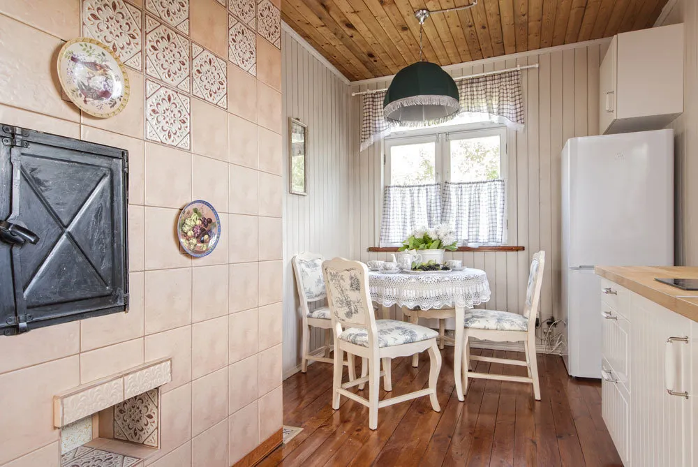 照片:普罗旺斯和乡村风格的厨房与餐厅,小屋、房子和小屋 – 我们网站上的照片