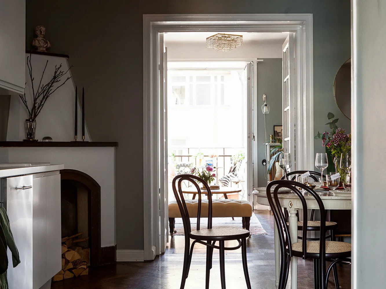 照片:斯堪的纳维亚风格厨房与餐厅,客厅,卧室,折中主义,室内装饰,公寓,瑞典,装饰,绿色,斯德哥尔摩,如何营造温馨氛围,如何布置两居室公寓,2个房间,40-60平方米,如何搭配图案 – 网站上的照片