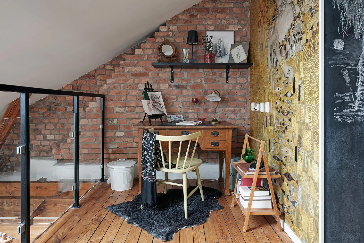 Фотография: Кабинет в стиле Скандинавский, Декор интерьера, Квартира, Швеция, Гетеборг, скандинавский интерьер, Отделка стен, интерьер с кирпичной кладкой, 2 комнаты, 60-90 метров – фото на нашем сайте