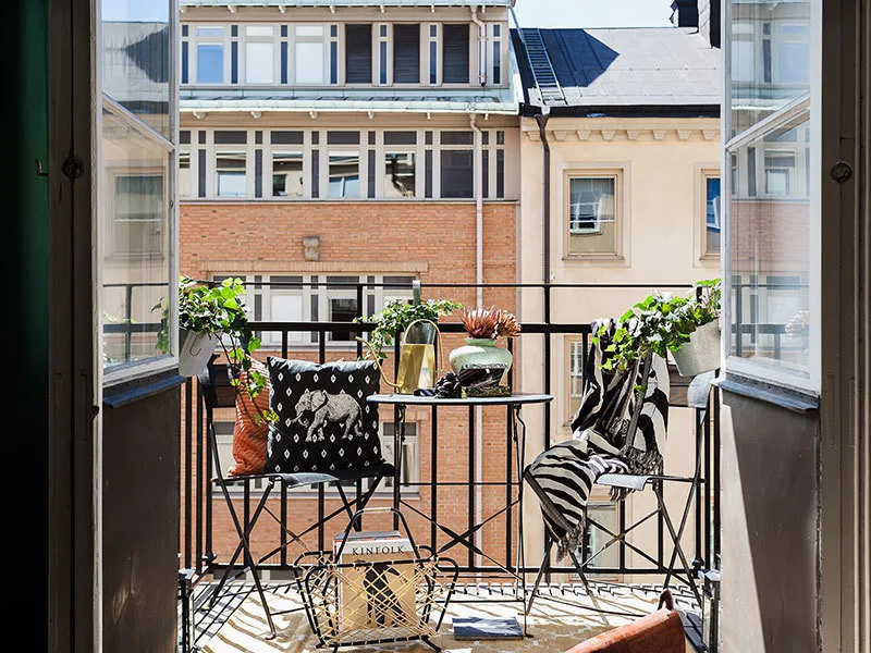 照片:东方风格阳台,厨房与餐厅,客厅,卧室,斯堪的纳维亚,折中主义,室内装饰,公寓,瑞典,装饰,绿色,斯德哥尔摩,如何营造温馨氛围,如何布置两居室公寓,2个房间,40-60平方米,如何搭配图案 – 网站上的照片