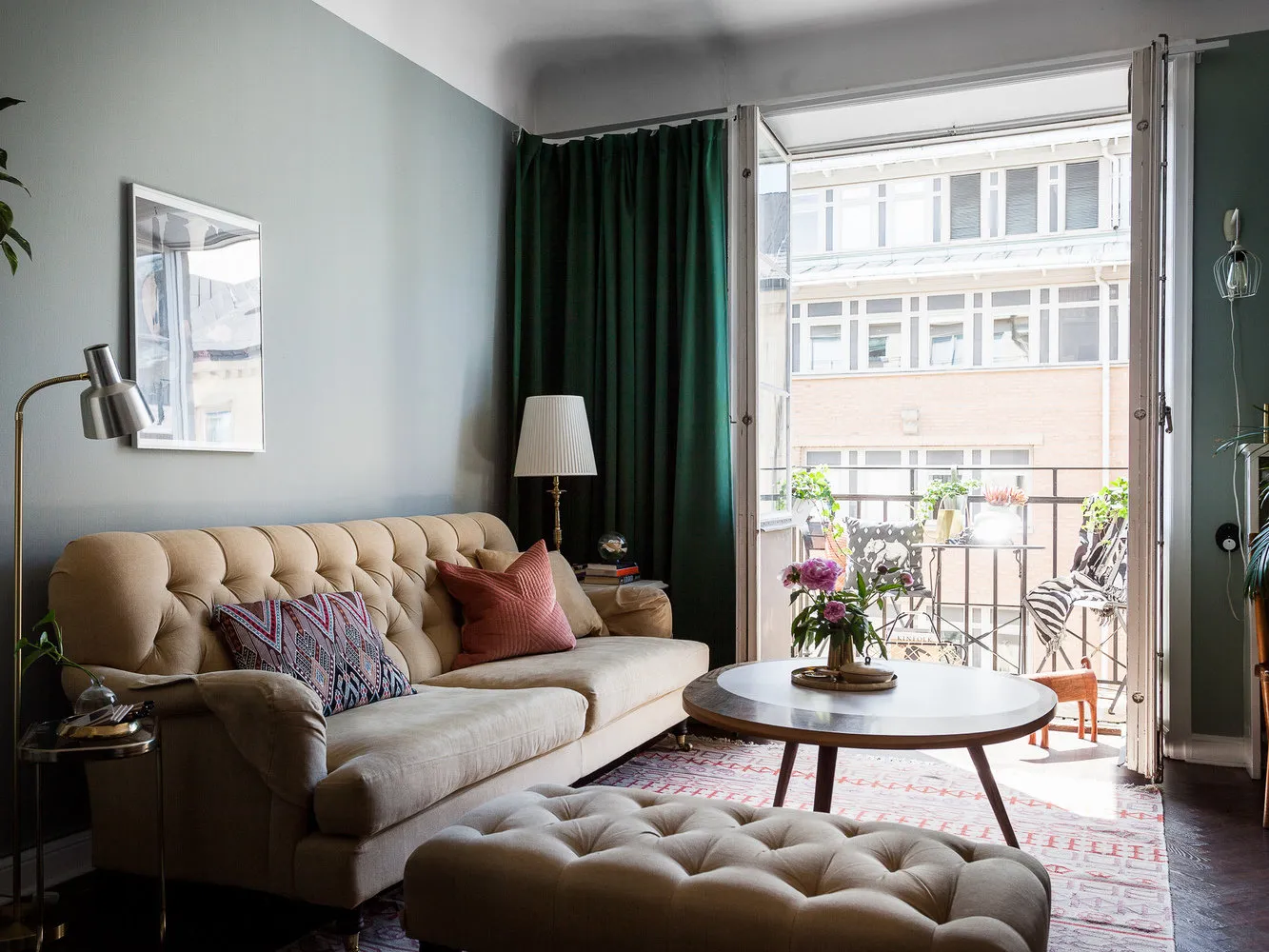 照片:斯堪的纳维亚风格客厅,厨房与餐厅,卧室,折中主义,室内装饰,公寓,瑞典,装饰,绿色,斯德哥尔摩,如何营造温馨氛围,如何布置两居室公寓,2个房间,40-60平方米,如何搭配图案 – 网站上的照片