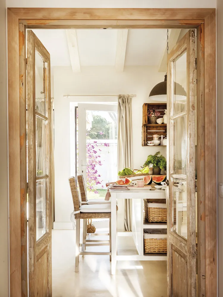 照片：普罗旺斯与乡村风格厨房和餐厅，现代，室内装饰，房屋，意大利，装饰，露台，白色，绿色，粉色 – 来自我们网站的照片