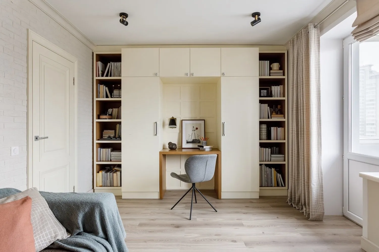 Photo: Office in Modern Style, Entrance, Guide, Inna Velichko, Dasha Ukhlinova, Design Hacks, Mango Studio, Interior Encyclopedia, Evgenia Makarova, Olga Katyuk, Anastasia Marchenko, Irina Reichers Studio, Nina Ivanenko, Julia Grabko, Elena Teplova, VizDiz – photo on our website