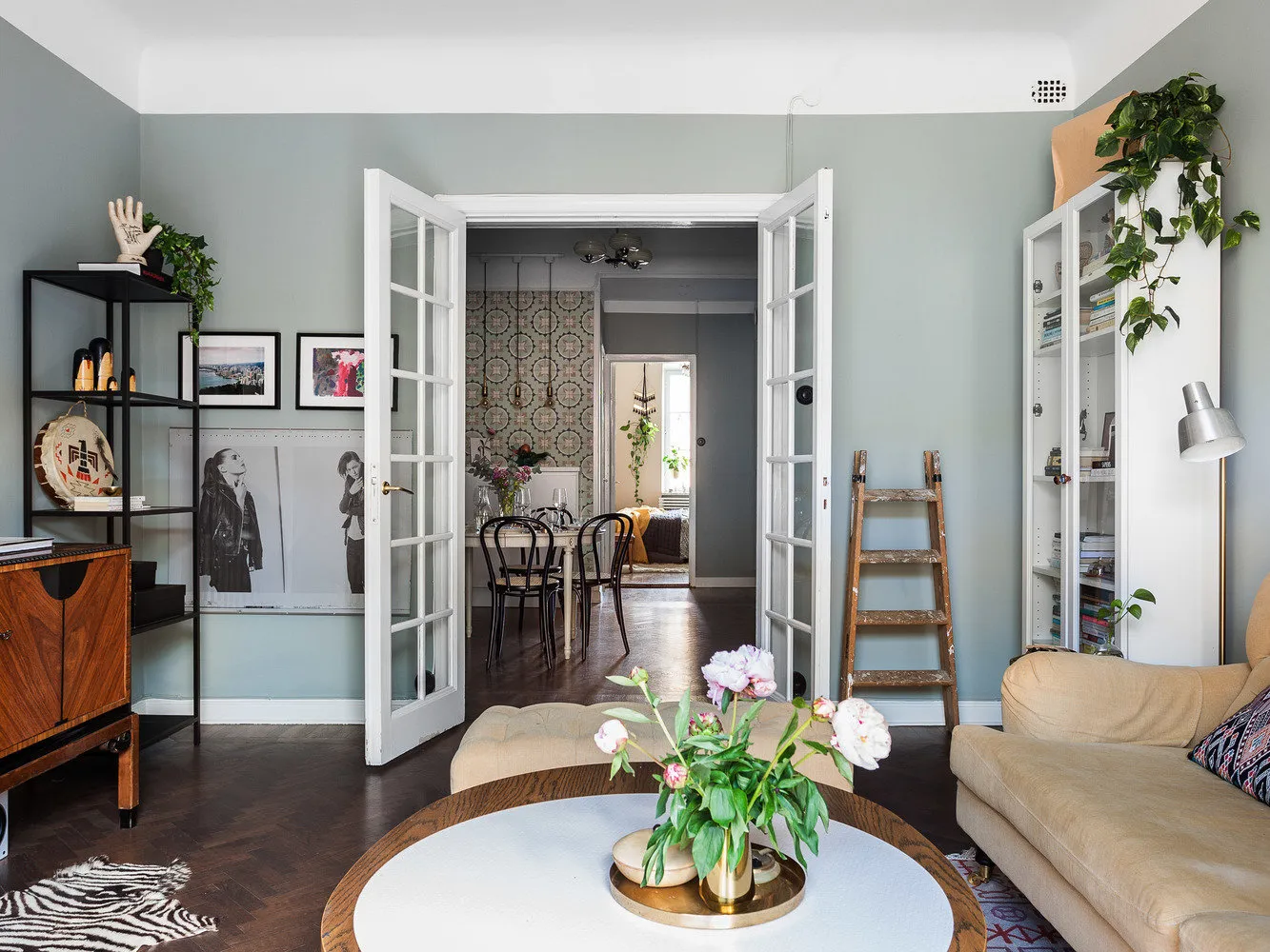 照片:斯堪的纳维亚风格客厅,厨房与餐厅,卧室,折中主义,室内装饰,公寓,瑞典,装饰,绿色,斯德哥尔摩,如何营造温馨氛围,如何布置两居室公寓,2个房间,40-60平方米,如何搭配图案 – 网站上的照片