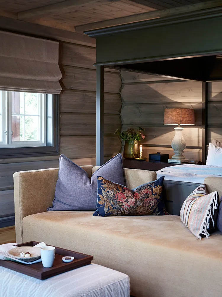 Photo: Bedroom in Provence and Countryside, Scandinavian, Modern, White, Hotel, Minimalism, Green, Beige, Grey, Brown, Guide, Over 90 meters – photo on our website