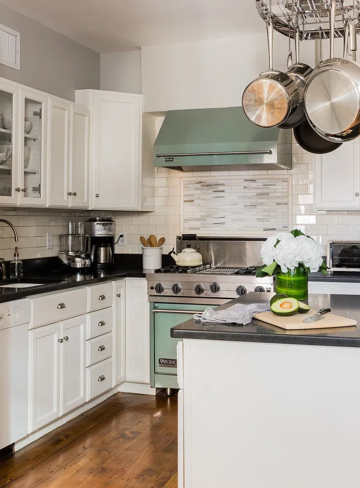 照片：现代风格厨房和餐厅，室内装饰，住宅与乡村别墅，联排别墅 – 我们网站上的照片