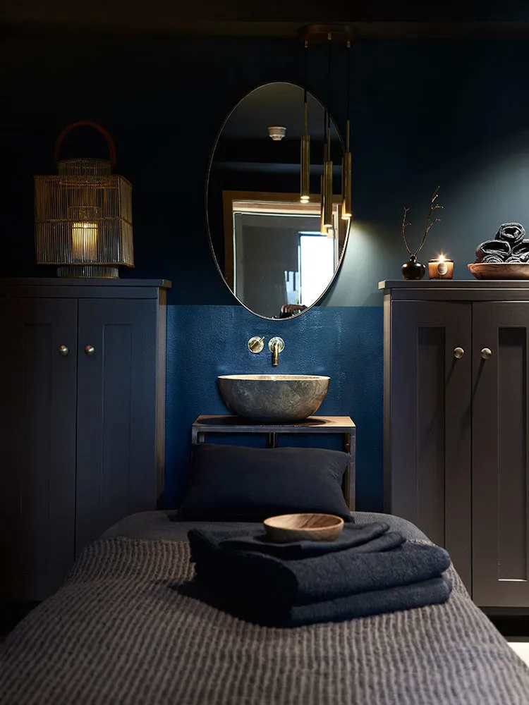 Photo: Bathroom in Scandinavian, Modern, White, Hotel, Minimalism, Green, Beige, Grey, Brown, Guide, Over 90 meters – photo on our website