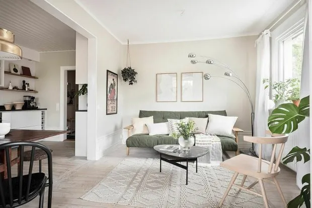 Foto: interior luminoso de departamento de 2 habitaciones de 53 m² en Johannesburgo con terraza acogedora, Gid – foto en nuestro sitio web