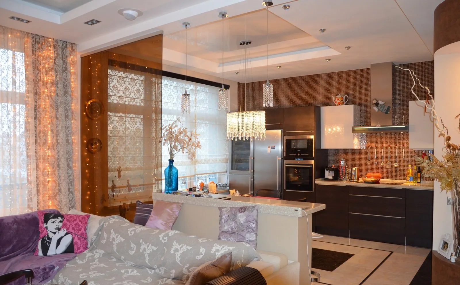 照片:现代风格厨房和餐厅,网站上的照片