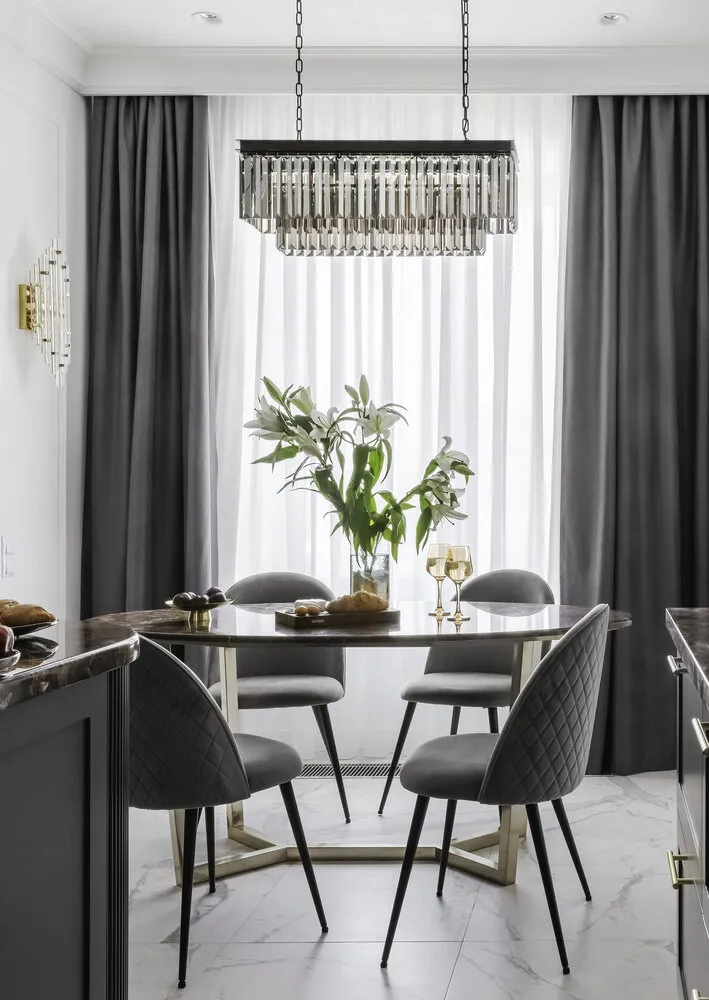 Foto: Cocina y comedor en estilo Clásico, Moderno, Apartamento, Proyecto de la Semana, Moscú, 4 habitaciones o más, Más de 90 metros cuadrados, IA.Buro – fotos en nuestro sitio web