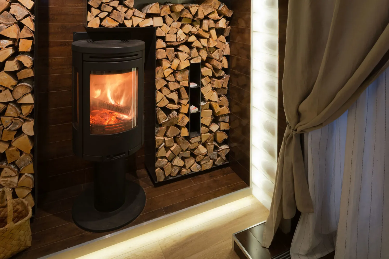 照片:阁楼风格阳台,现代,厨房与餐厅,客厅,普罗旺斯和乡村,斯堪的纳维亚,折衷主义,房屋,平面图,BoConcept,Kaiser,家具与灯光,白色,极简主义,每周项目,黑色,红色,米色,灰色,棕色,生态,宜家,室内店,莫斯科地区,乡村与小屋,Driada,Andrei Volkov,Volkovrroject – 我们网站上的照片