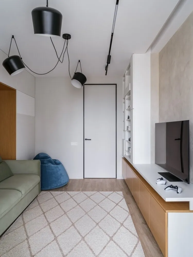 En la habitación infantil no se previó un armario para ropa. Por lo tanto, todo se almacenará en dos armarios dentro de la sala de juegos.