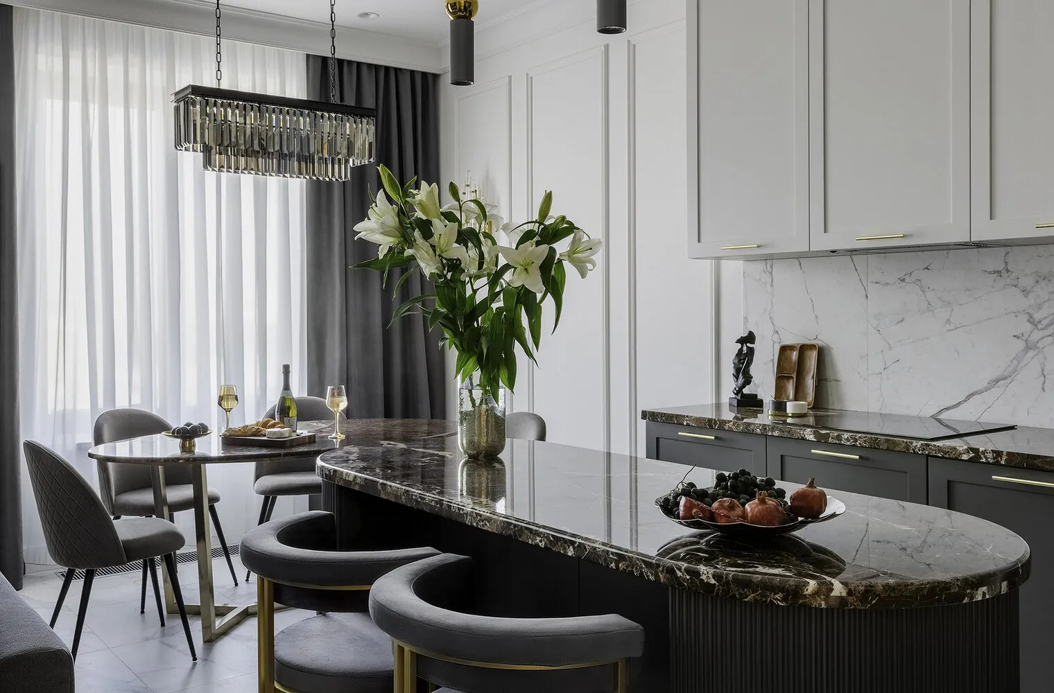 Foto: Cocina y comedor en estilo Clásico, Moderno, Apartamento, Proyecto de la Semana, Moscú, 4 habitaciones o más, Más de 90 metros cuadrados, IA.Buro – fotos en nuestro sitio web