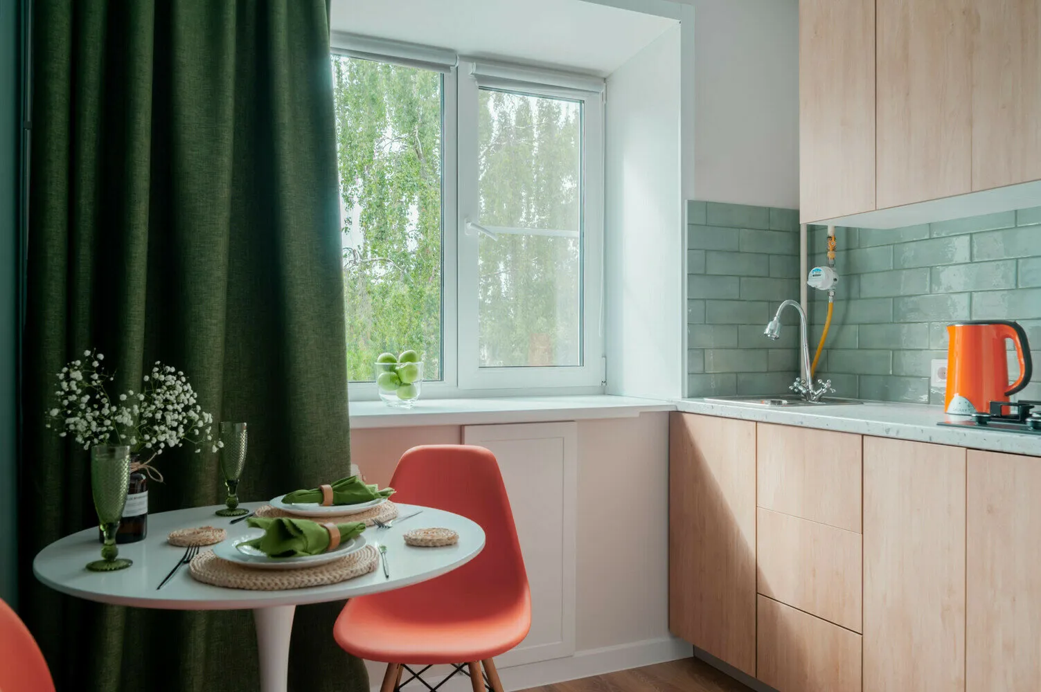 Foto: Cocina y comedor en estilo moderno, Apartamento, Consejos, Proyecto de la semana, Khrushchyovka, 1 habitación, menos de 40 metros, Kostroma, Stella Veder nikova – fotos en nuestro sitio web