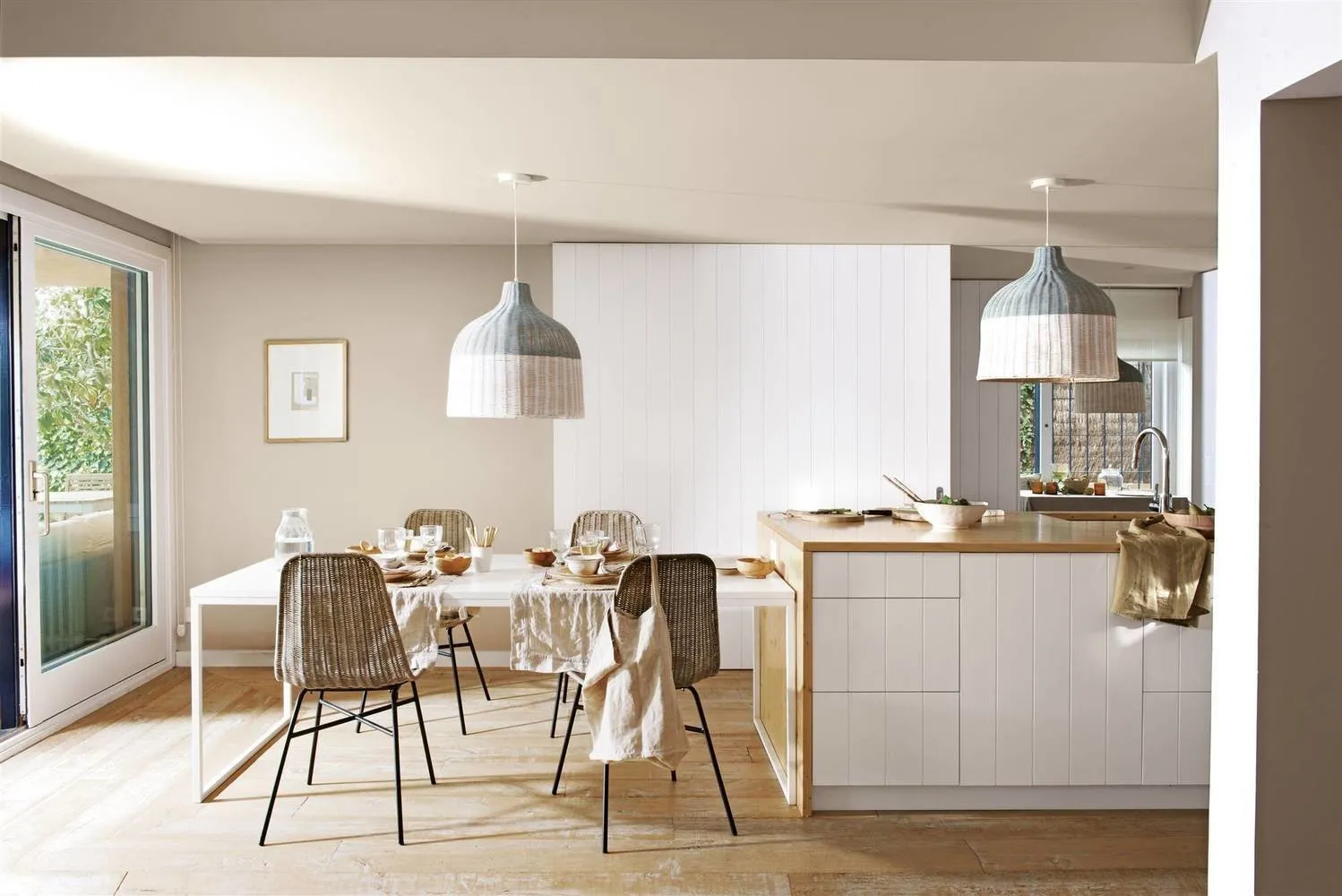 照片:厨房与餐厅,北欧现代风格,室内装饰,白色,黄色,橙色,生态—我们网站上的照片